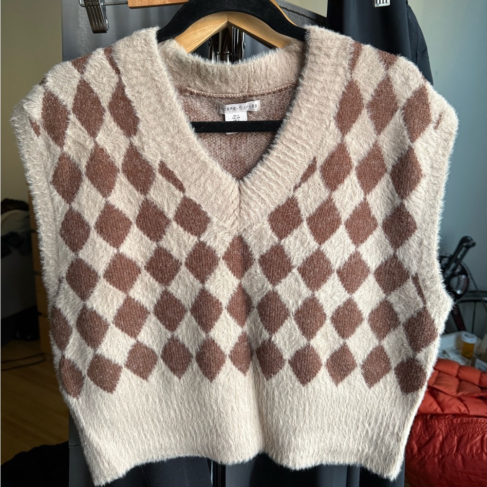 Sincerely Jules Cream and Brown Argyle V-Neck Sweater Vest